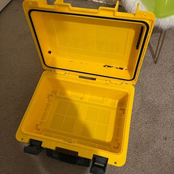 Invicta case small yellow storage shoe box - Picture 4 of 4